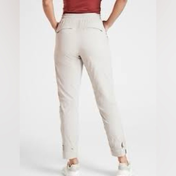 Athleta Trekkie Belted Khaki Utility Hiking Pants, 10 - Picture 7 of 12